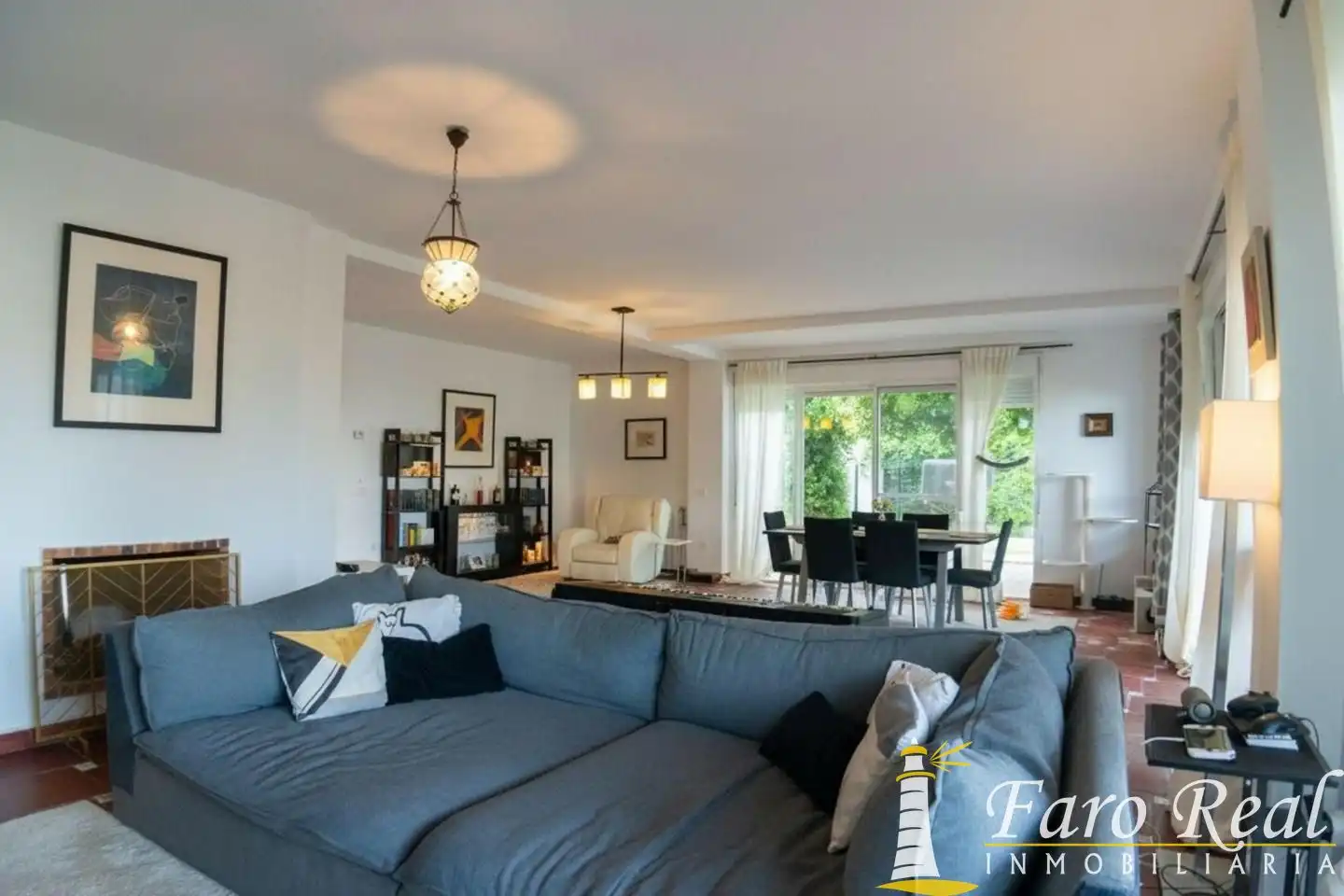 Sala d'estar de Casa o xalet en venda en Sanlúcar de Barrameda amb Aire condicionat, Jardí privat i Terrassa