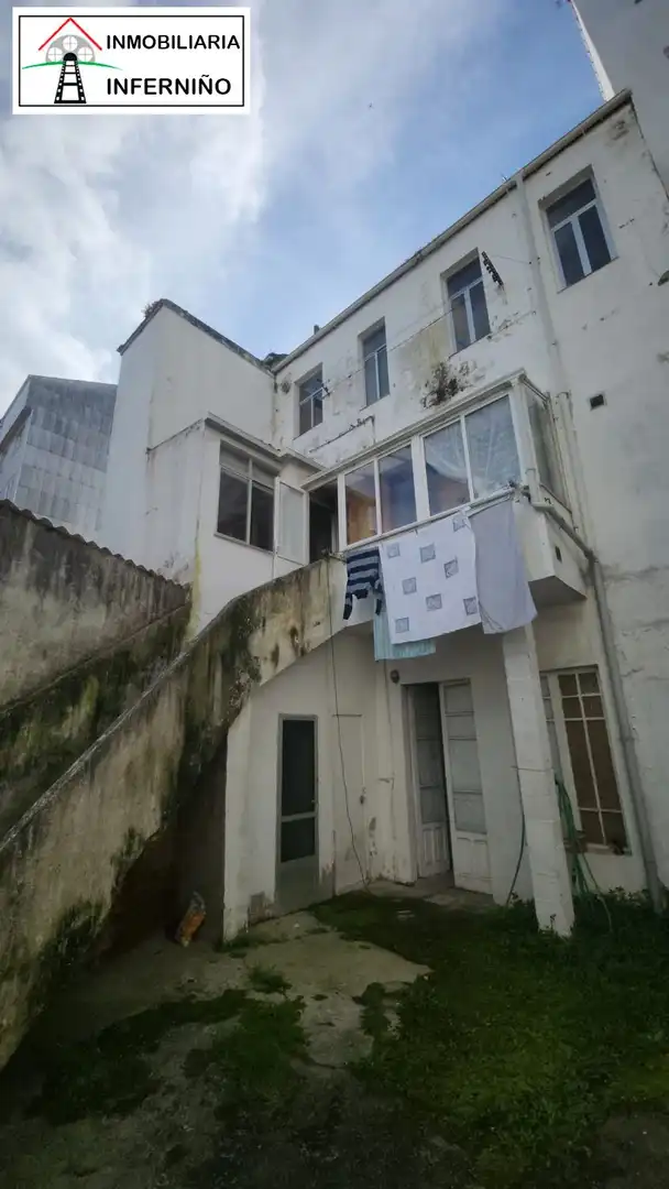 Vista exterior de Edificio en venta en Ferrol