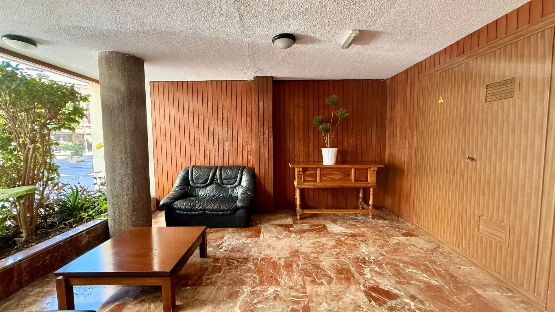 Wohnung zum Verkauf in Torremolinos mit Klimaanlage, Heizung und Privatgarten