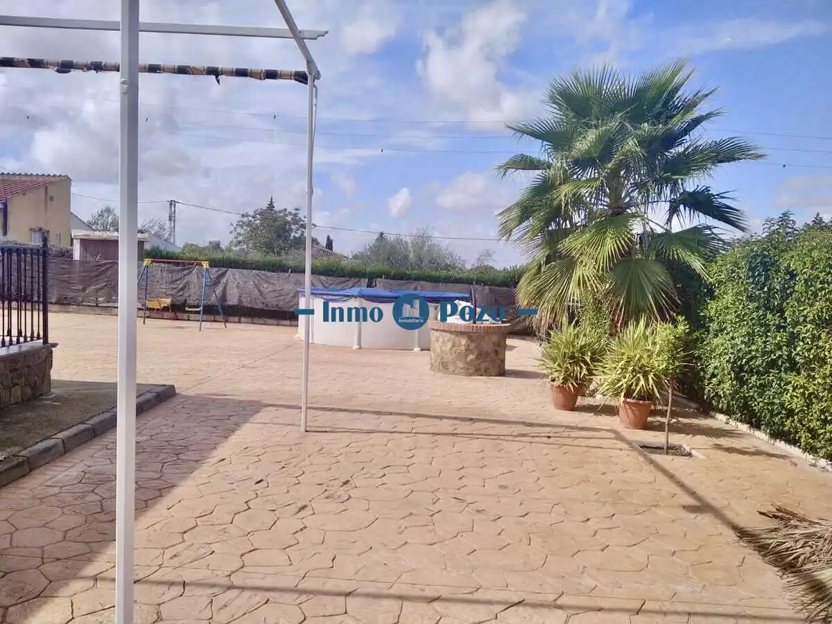 Houses for sale in Almendralejo  with Air Conditioner, Terrace and Storage room