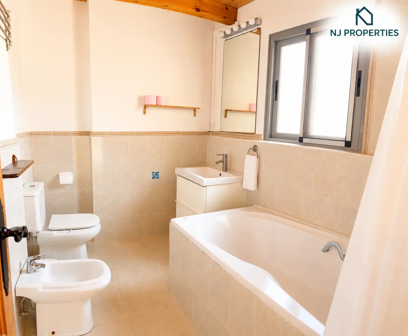 Baño de Ático en venta en Fuengirola con Aire acondicionado, Terraza y Amueblado