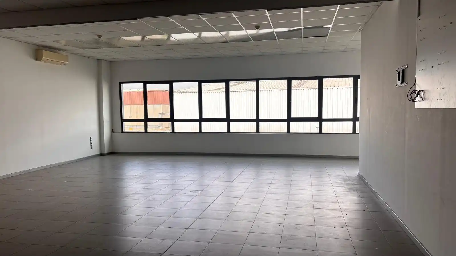Industrial building with lift to rent in Avinguda del Maresme 64, imagen 24