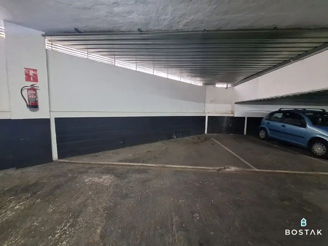 Parking for sale in Travesía Párroco Ugaz, imagen 4