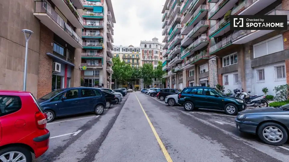 Vista exterior de Piso para compartir en Barcelona con Aire acondicionado, Calefacción y Amueblado