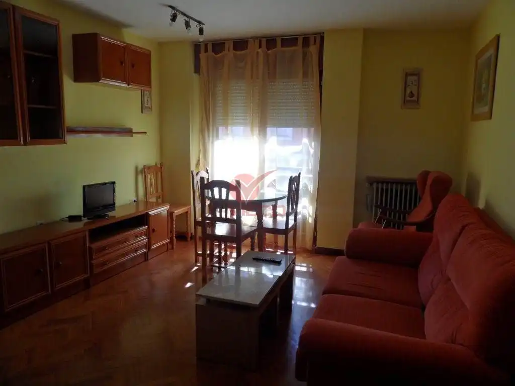 Sala d'estar de Pis de lloguer en Cuenca amb Calefacció i Moblat