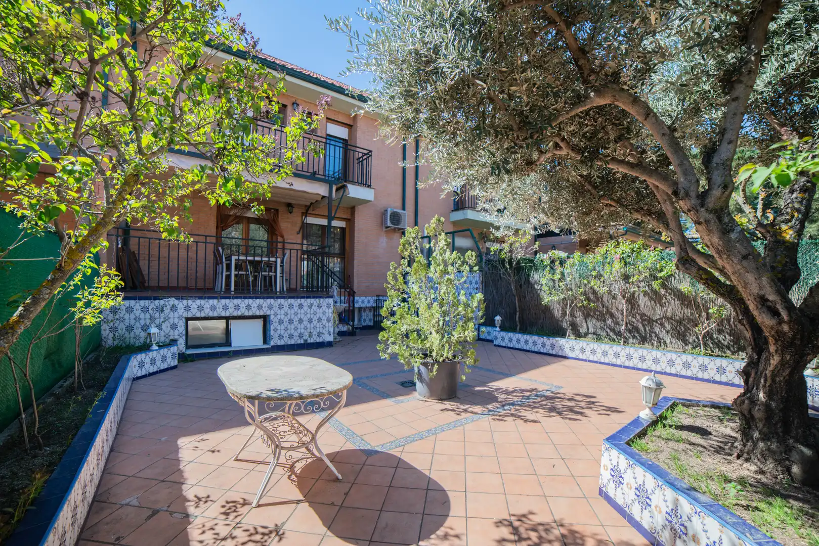 Garden of Houses for sale in Pinto  with Air Conditioner, Heating and Terrace