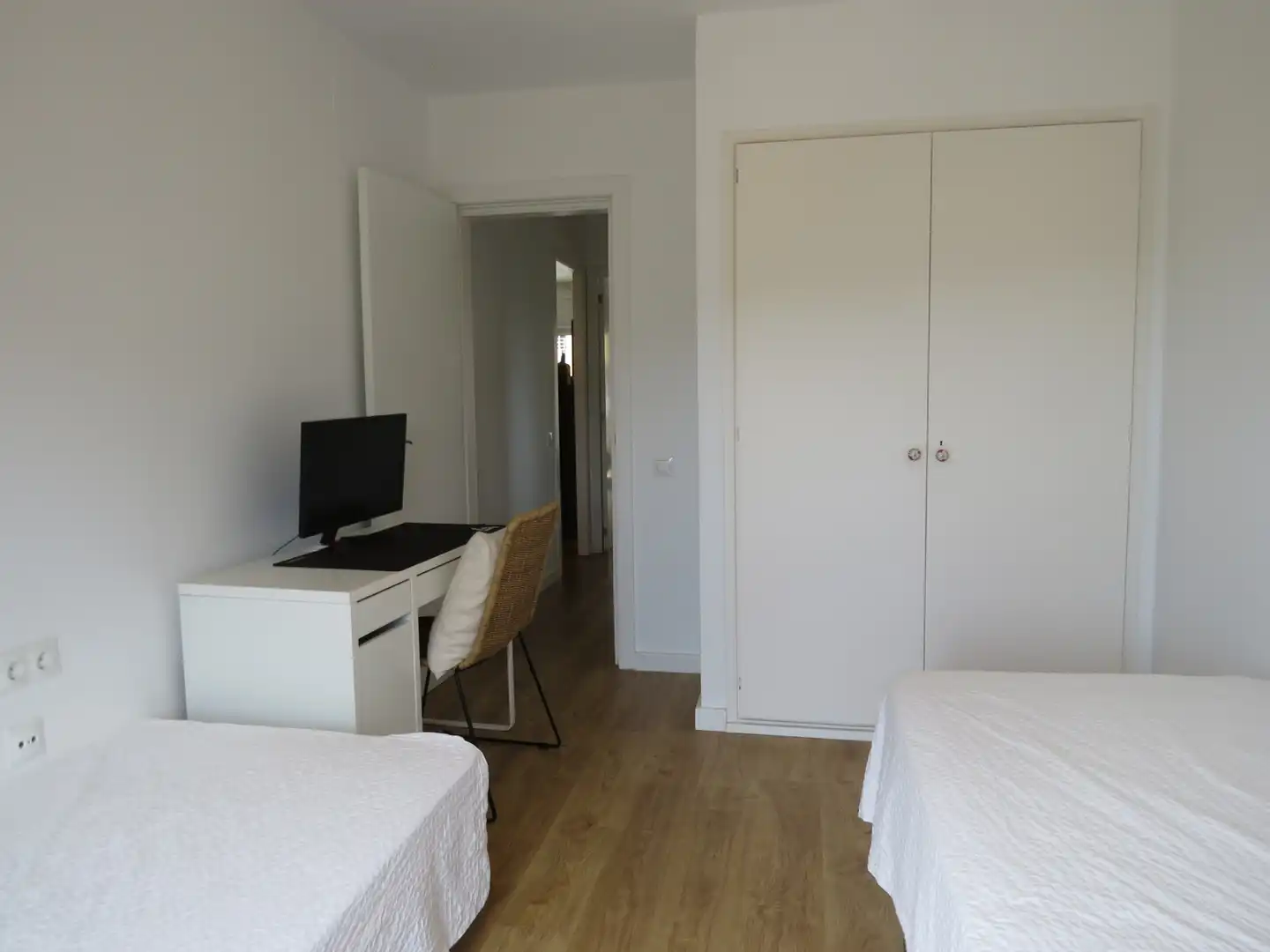 Schlafzimmer von Wohnung zur Miete in Sant Andreu de Llavaneres mit Klimaanlage, Heizung und Parkett
