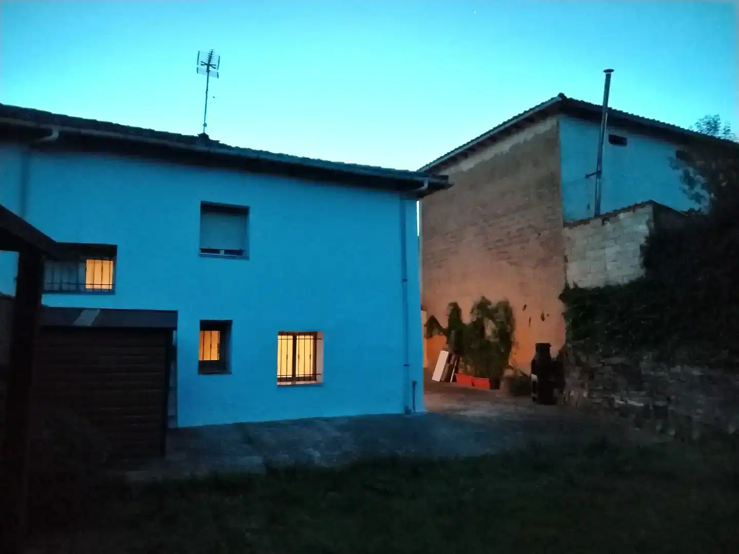 Vista exterior de Pis en venda en Cea amb Jardí privat, Traster i Moblat