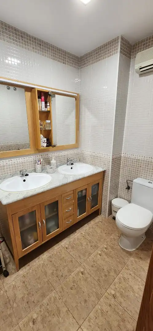 Baño de Piso en venta en Sevilla con Aire acondicionado, Terraza y Trastero
