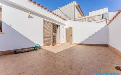 Vista exterior de Àtic en venda en Castelldefels amb Aire condicionat, Calefacció i Terrassa