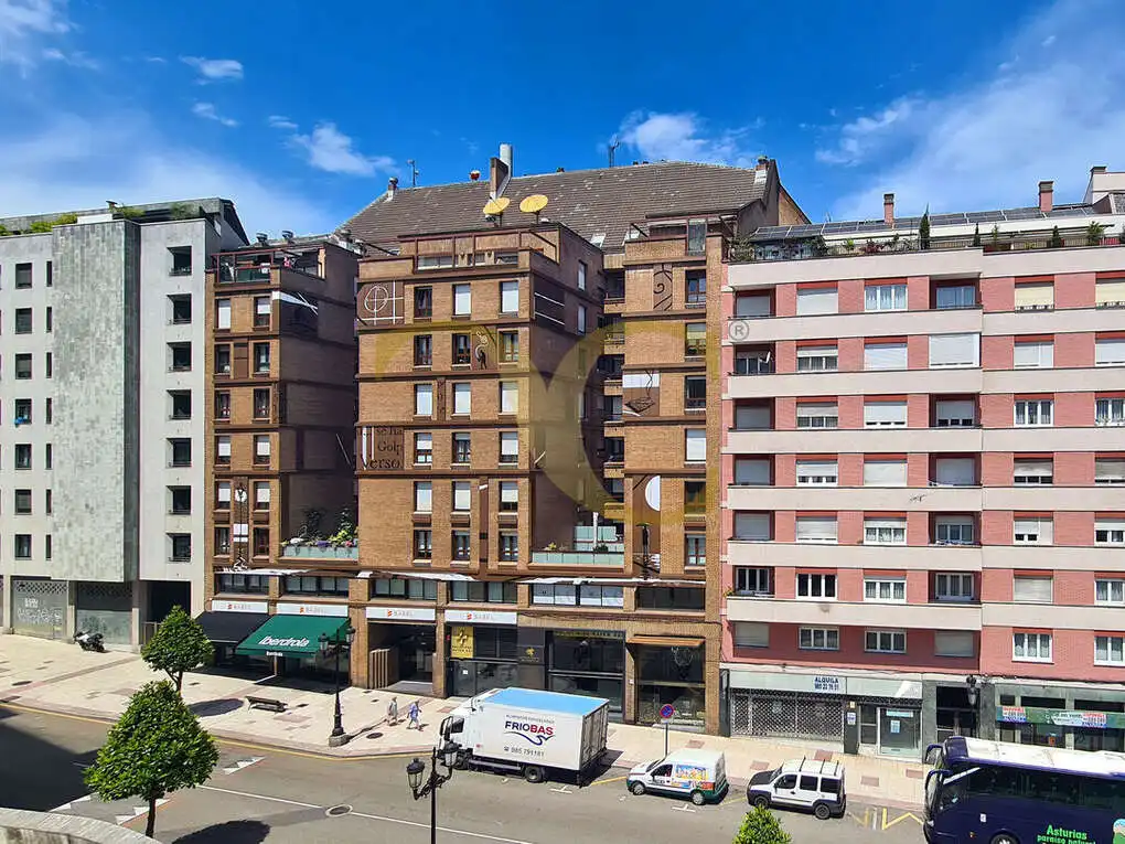 Außenansicht von Wohnung zur Miete in Oviedo  mit Heizung, Terrasse und Möbliert