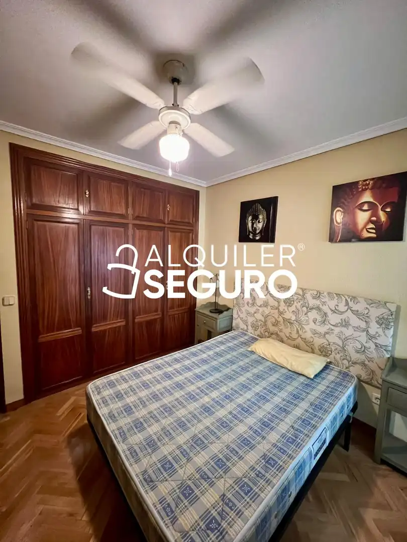 Schlafzimmer von Wohnung zur Miete in Madrid mit Heizung und Möbliert