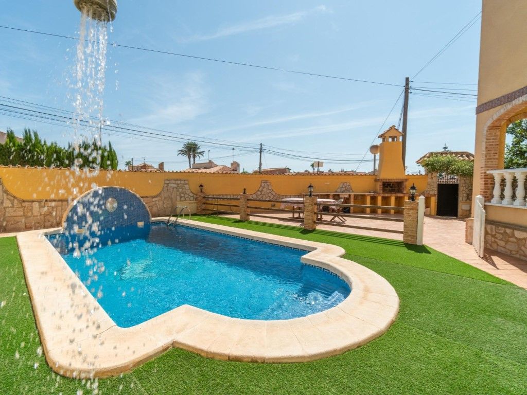 Swimming pool of House or chalet for sale in Orihuela  with Air Conditioner, Private garden and Swimming Pool