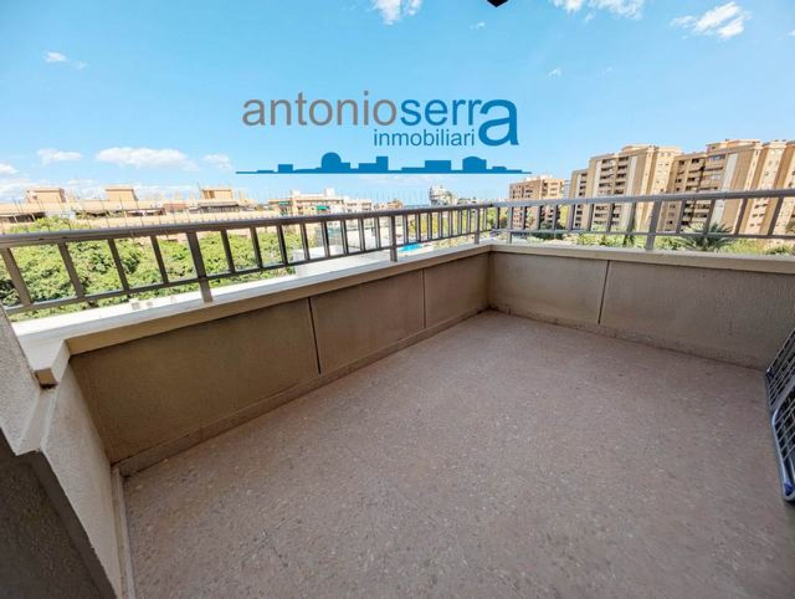 Exterior view of Flat to rent in  Valencia Capital  with Heating, Terrace and Furnished