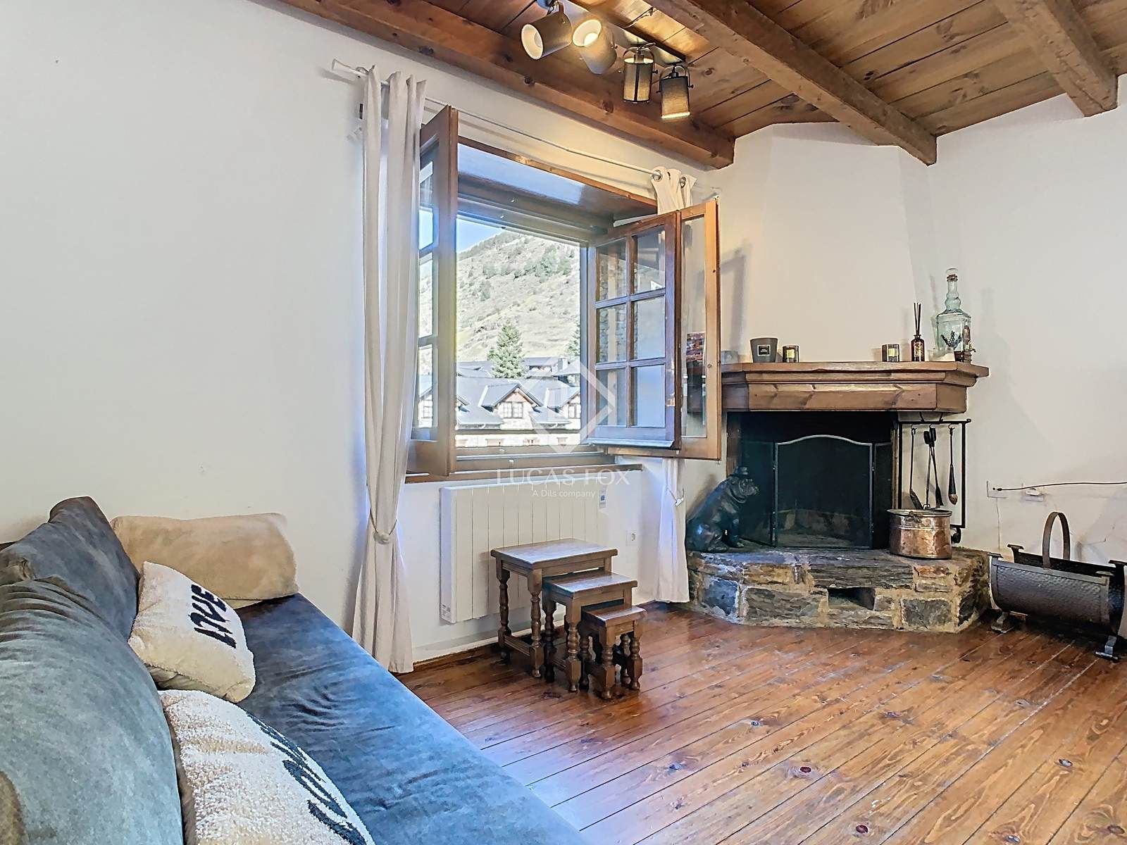Living room of Flat for sale in  Madrid Capital  with Heating, Parquet flooring and Furnished