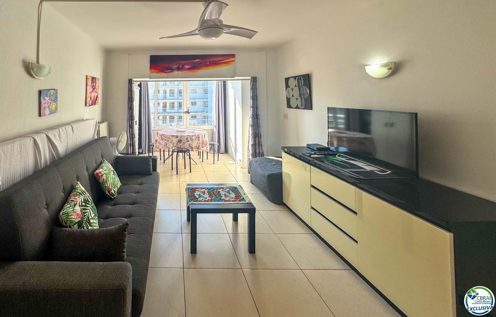 Sala d'estar de Estudi en venda en Roses amb Moblat