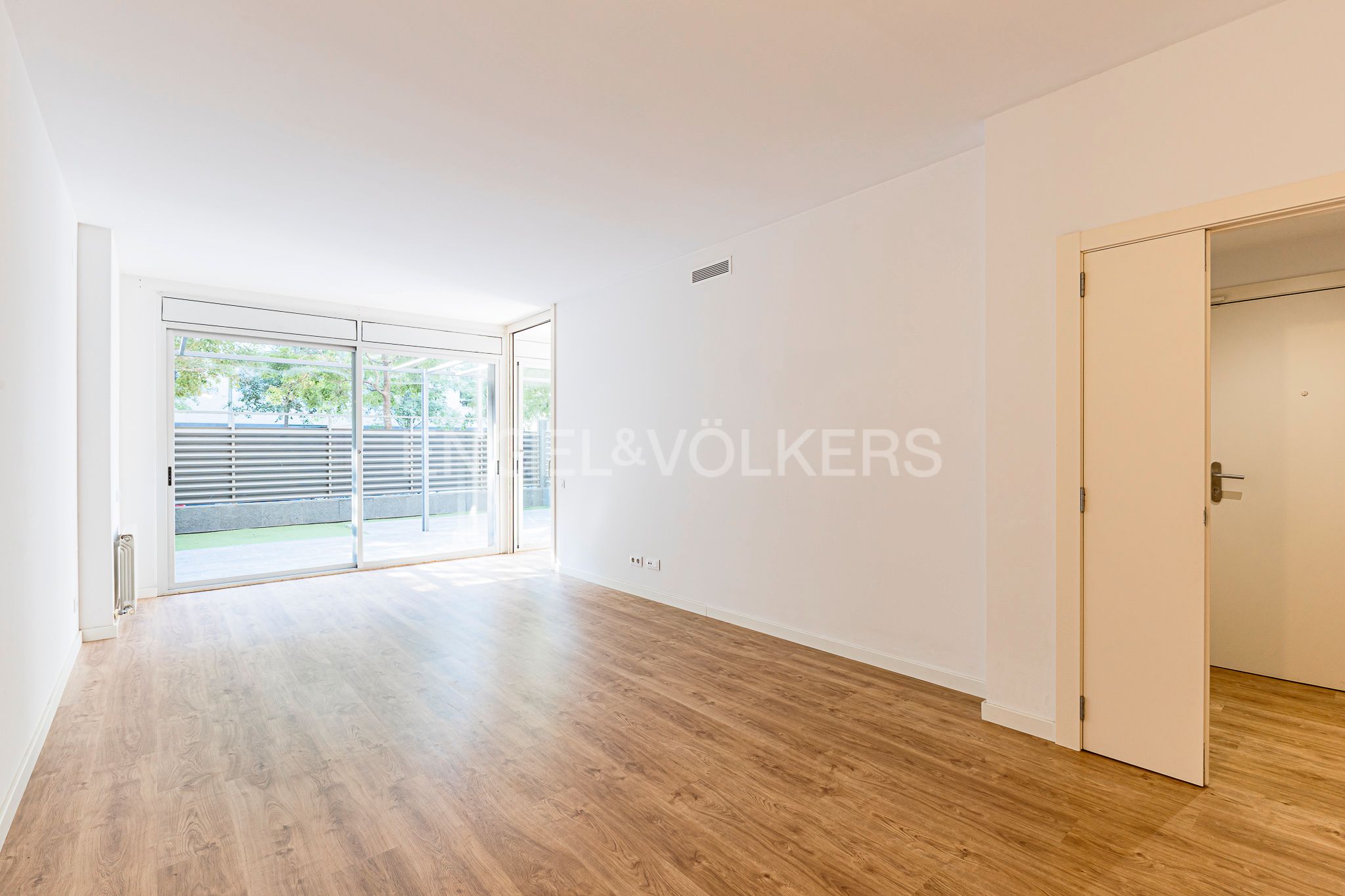 Exterior view of Apartment for sale in Sant Feliu de Llobregat  with Air Conditioner, Heating and Parquet flooring