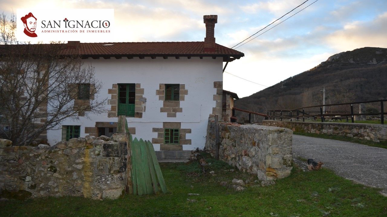 Exterior view of House or chalet for sale in Valle de Valdebezana  with Private garden