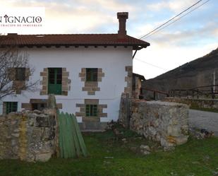 Vista exterior de Casa o xalet en venda en Valle de Valdebezana amb Jardí privat