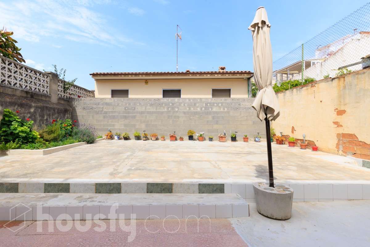 Vista exterior de Planta baixa en venda en Calafell amb Aire condicionat, Calefacció i Jardí privat