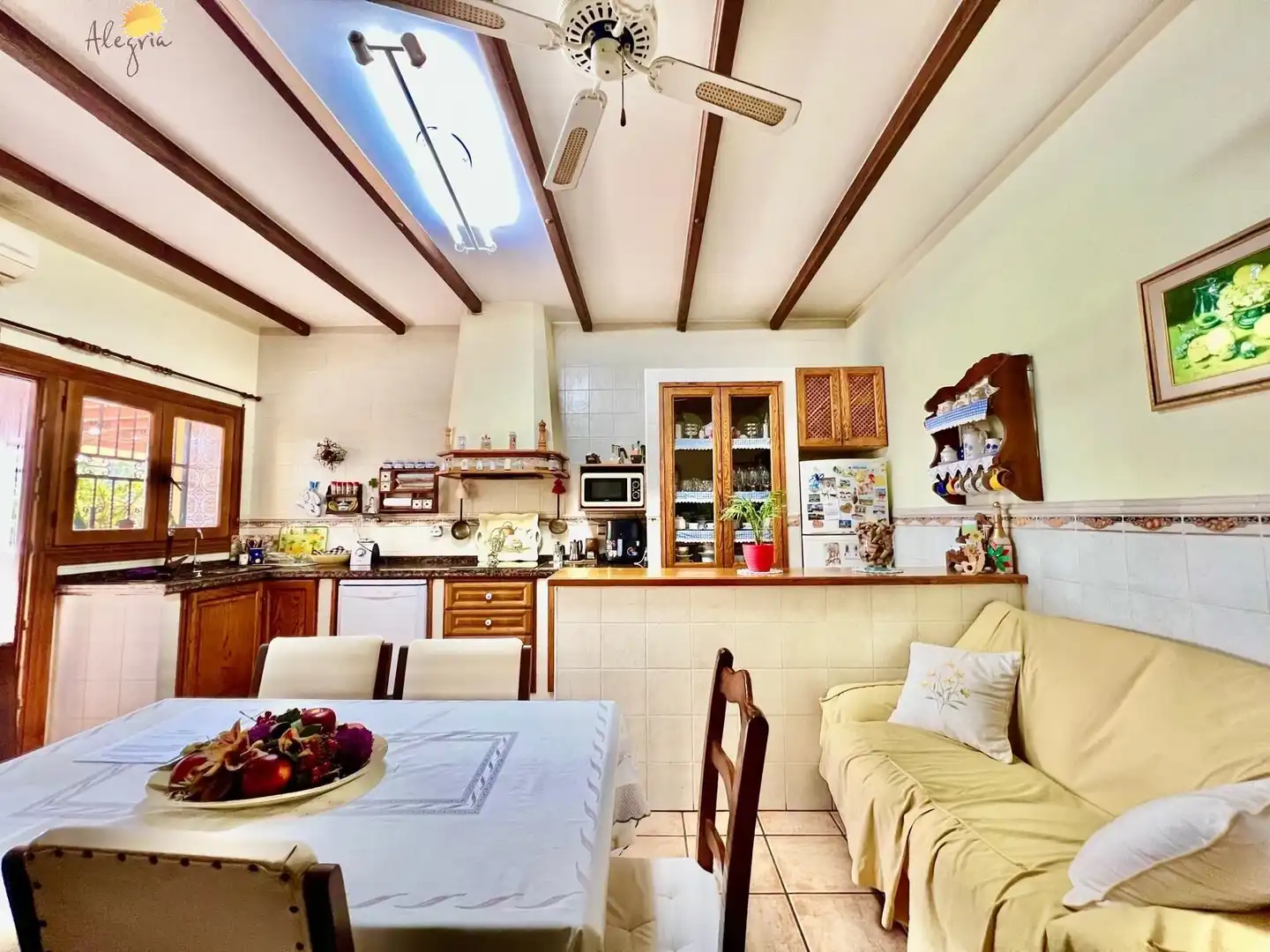 Cuina de Casa o xalet en venda en Daya Vieja amb Aire condicionat, Calefacció i Jardí privat
