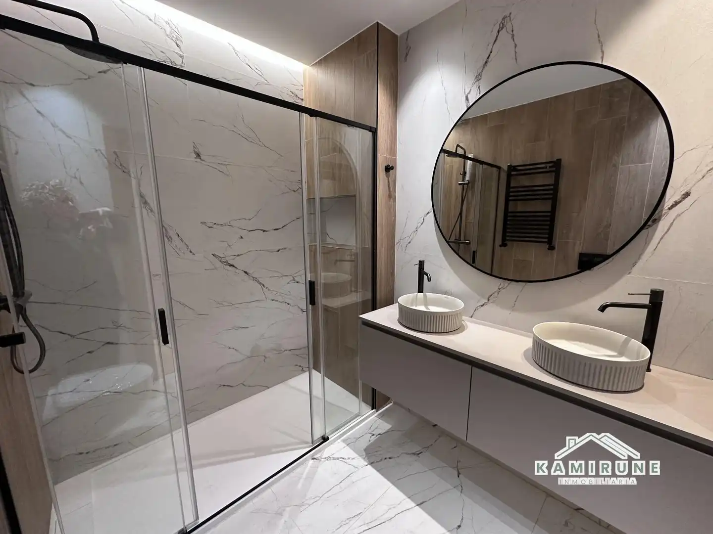 Bathroom of Flat for rent in Bilbao   with Heating, Terrace and Storage room