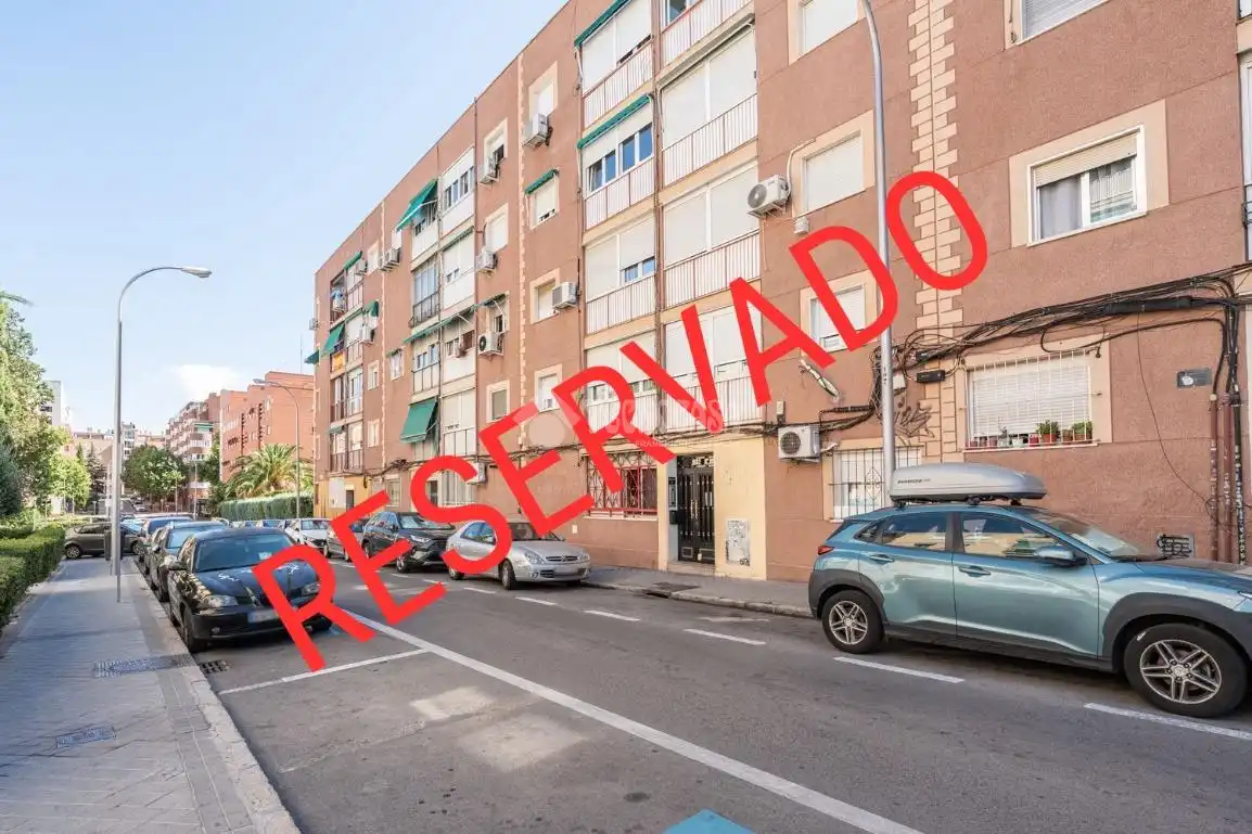 Flat with lift for sale in Fuencarral - El Pardo
