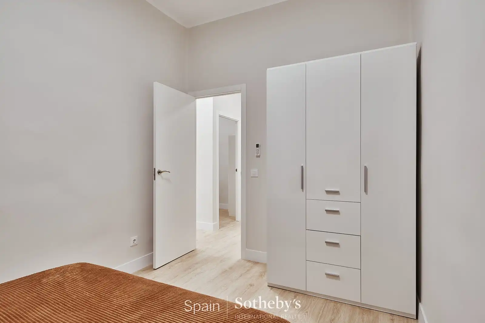 Bedroom of Apartments for sale in Madrid  with Air Conditioner and Heating