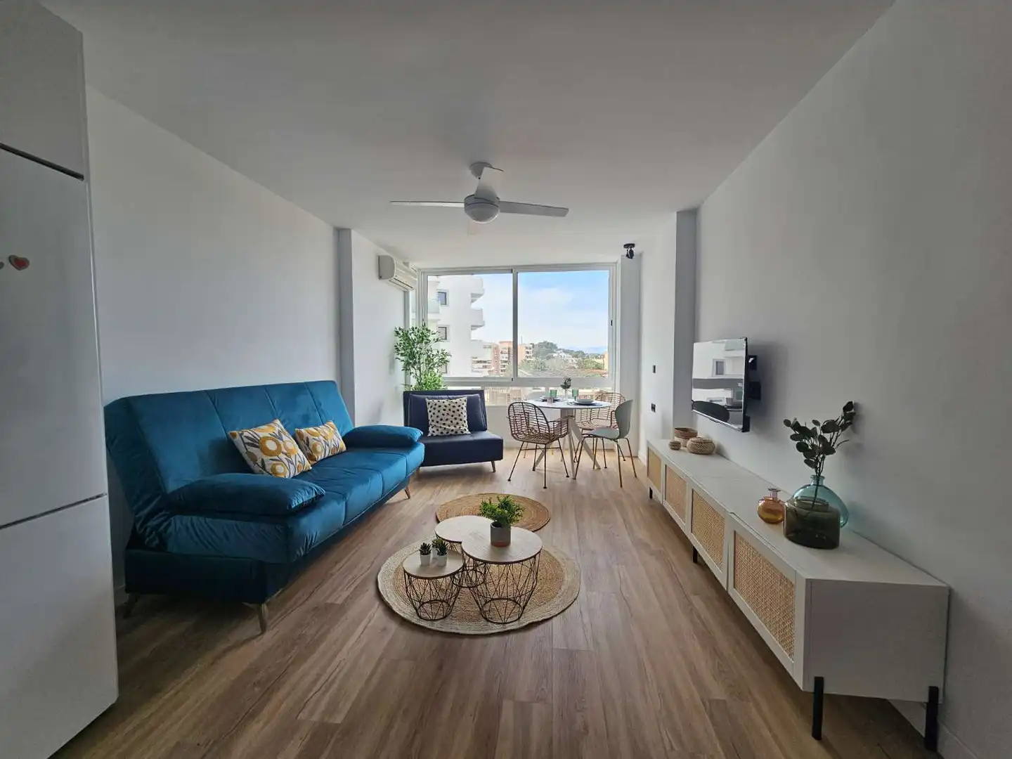 Living room of Study for rent in Torremolinos  with Air Conditioner, Heating and Terrace