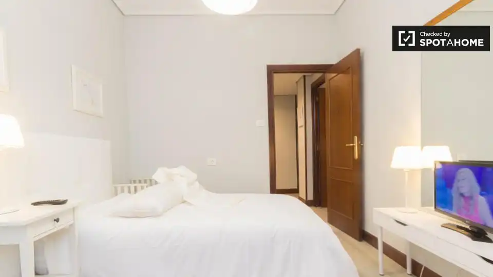 Schlafzimmer von Wohnung zur Miete in Bilbao  mit Klimaanlage, Heizung und Möbliert