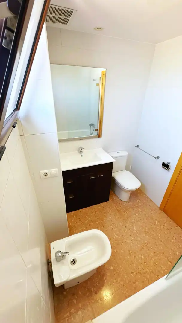Baño de Casa adosada en venta en Castelló de Rugat con Aire acondicionado, Calefacción y Jardín privado