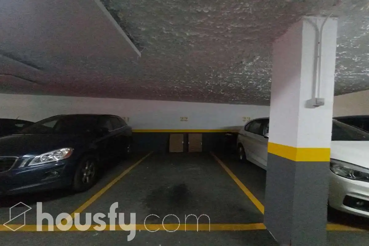 Parking of Flat for rent in Toledo  with Air Conditioner, Heating and Parquet flooring