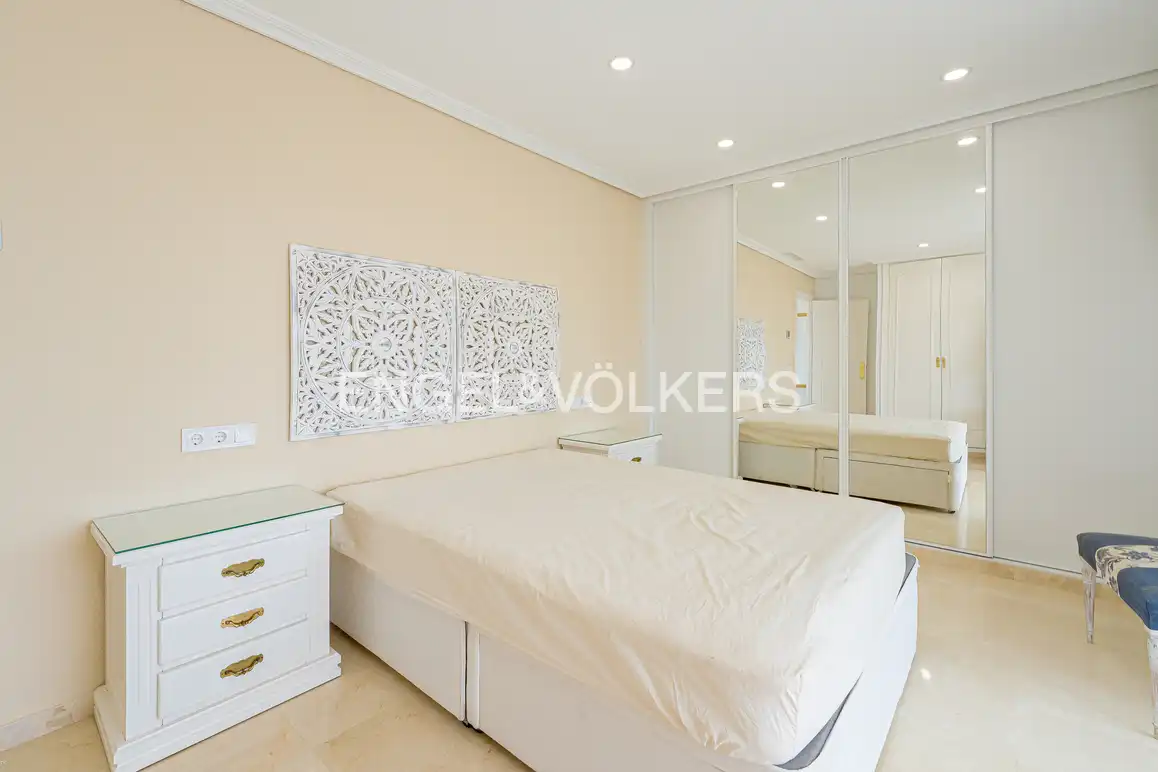 Schlafzimmer von Dachboden zum Verkauf in Benidorm mit Klimaanlage und Terrasse