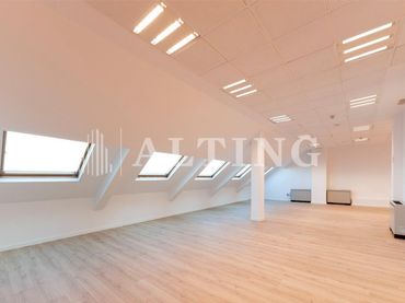 Office space with lift to rent in Carrer Aragó 182