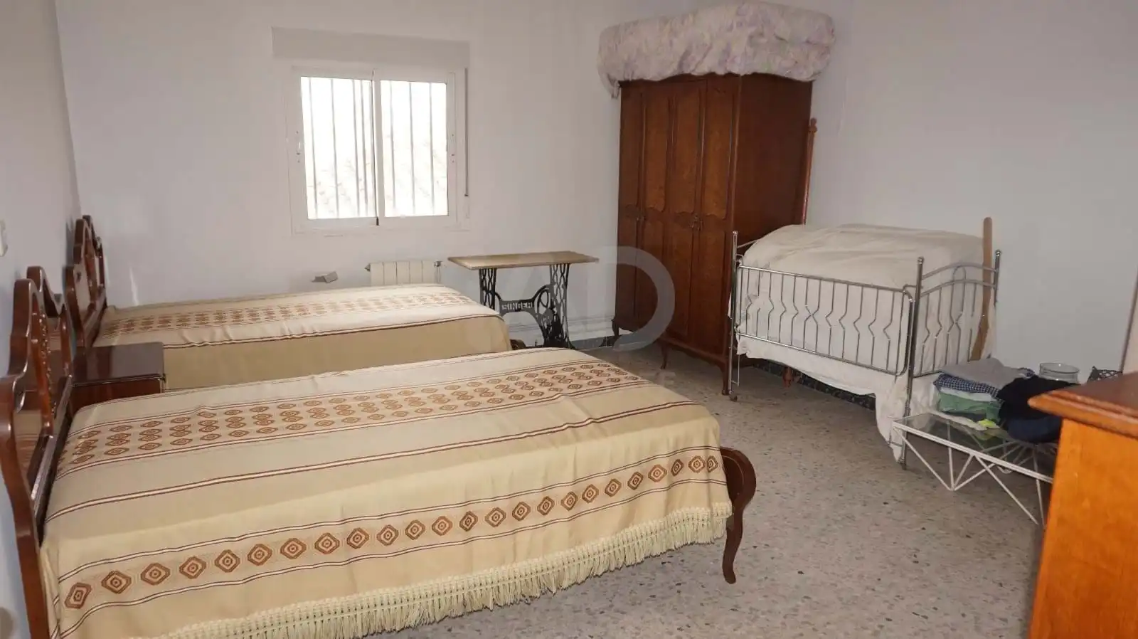 Habitación de Casa adosada en venta en Alamedilla con Calefacción y Terraza