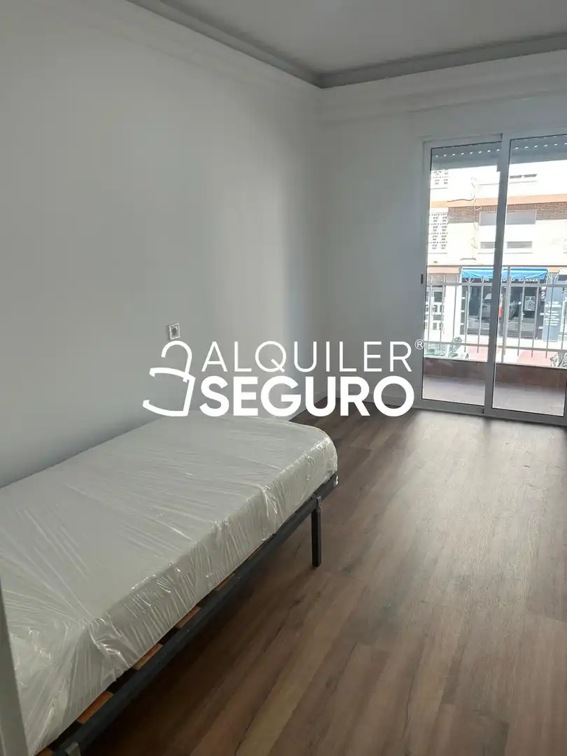 Dormitori de Pis de lloguer en Arcos de las Salinas amb Aire condicionat, Terrassa i Moblat