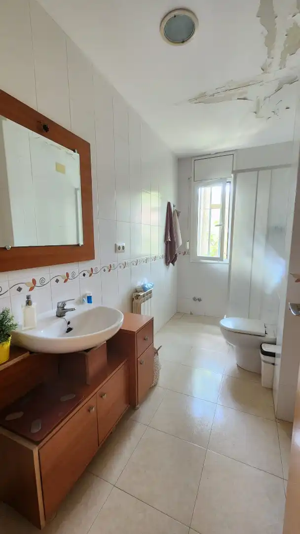 Baño de Casa o chalet en venta en Vallirana con Jardín privado, Parquet y Terraza