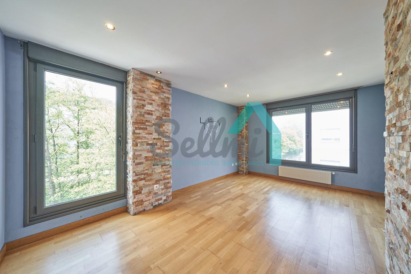 Habitación de Piso de alquiler en Oviedo  con Calefacción, Parquet y Trastero