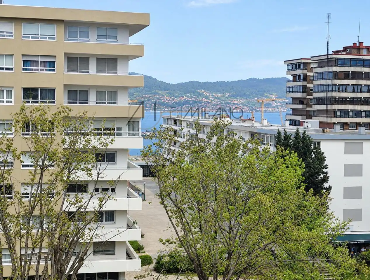 Vista exterior de Piso de alquiler en Vigo  con Calefacción, Parquet y Amueblado