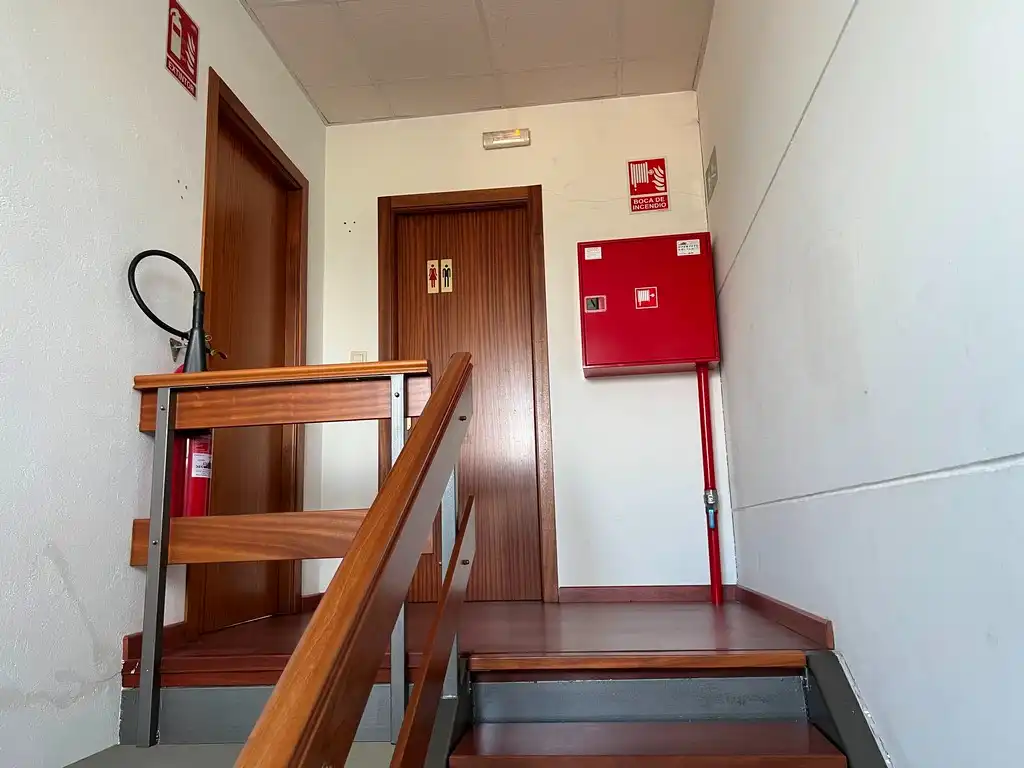 Nau industrial de lloguer en Oroso amb Calefacció