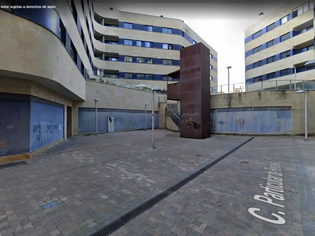 Vista exterior de Garaje de alquiler en León Capital 