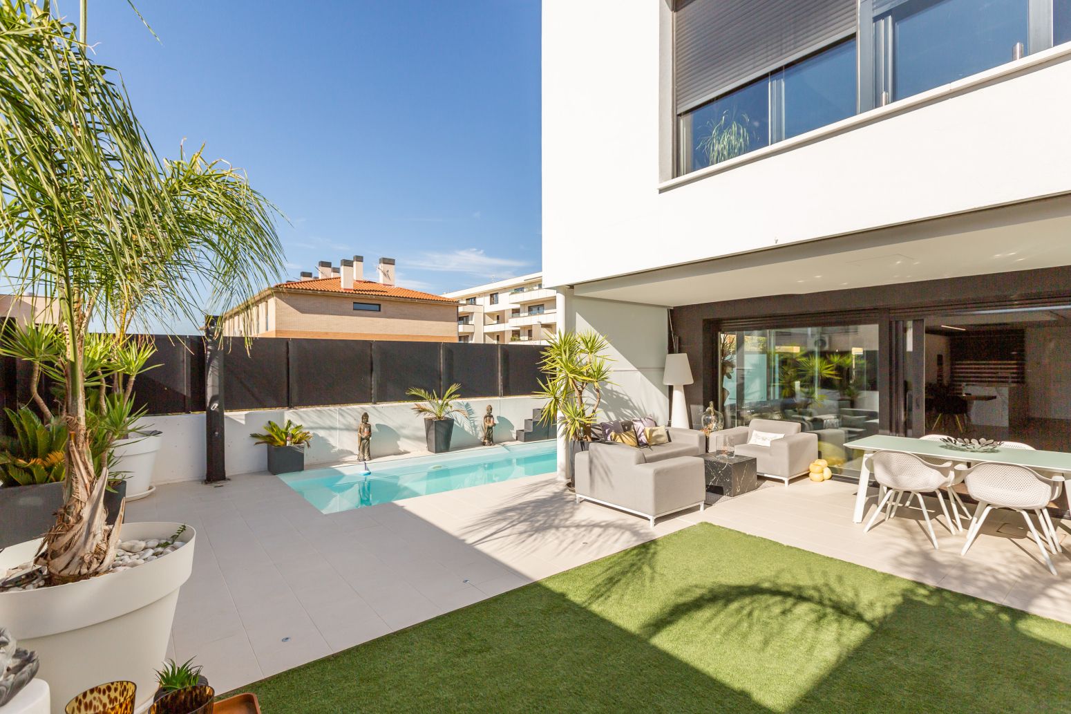 Terrassa de Casa adosada en venda en Tudela amb Calefacció, Jardí privat i Piscina