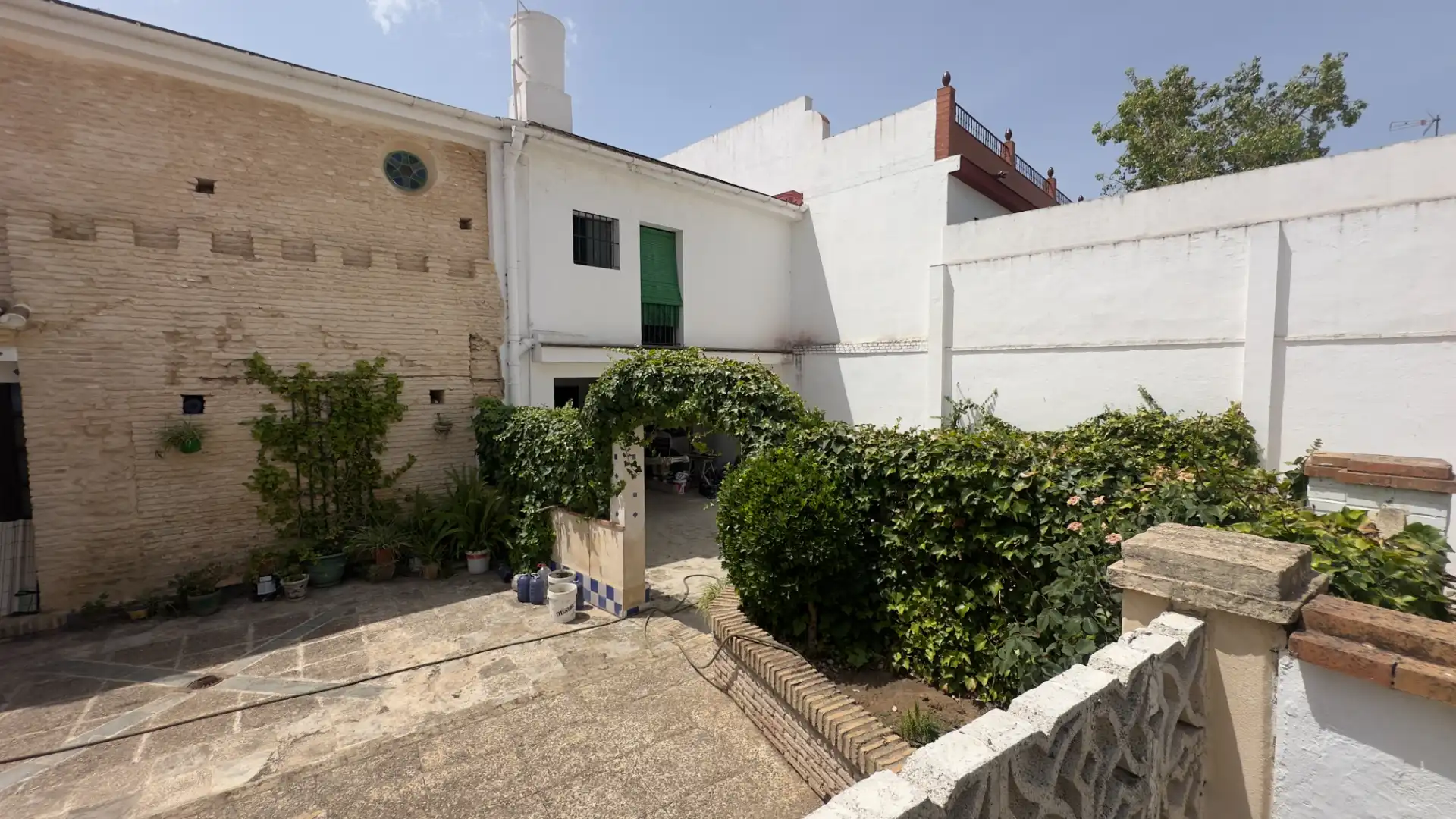 Vista exterior de Casa o xalet en venda en Umbrete amb Terrassa, Traster i Piscina