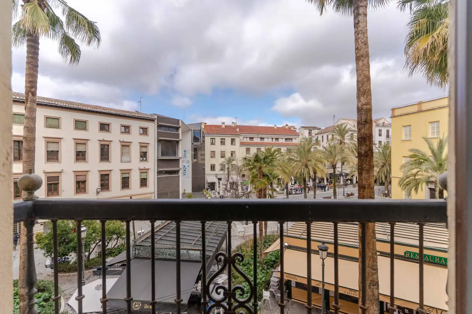 Exterior view of Apartments for sale in Granada  with Oven, Washing machine and Microwave