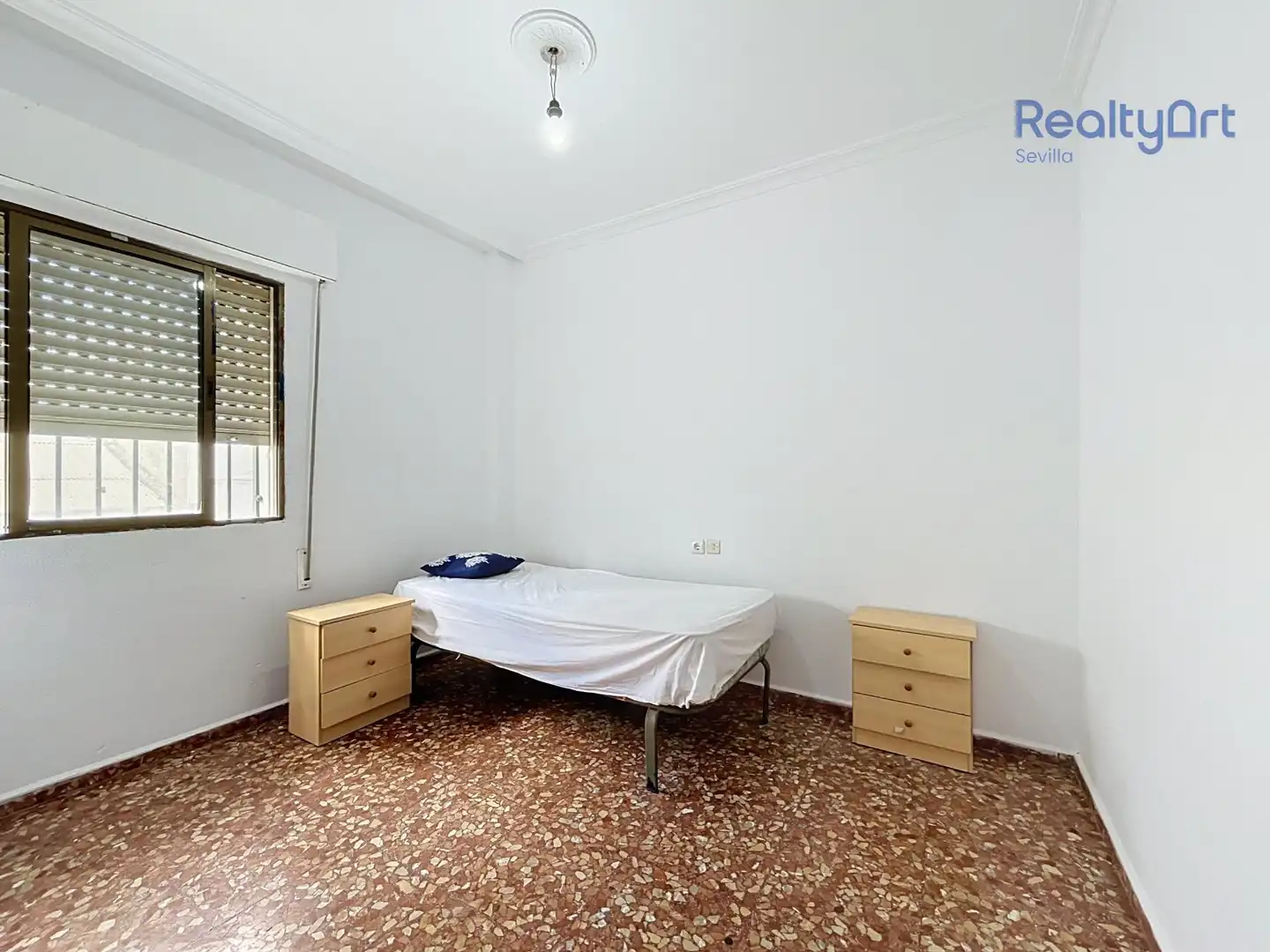 Bedroom of Flat for sale in Sevilla  with Balcony
