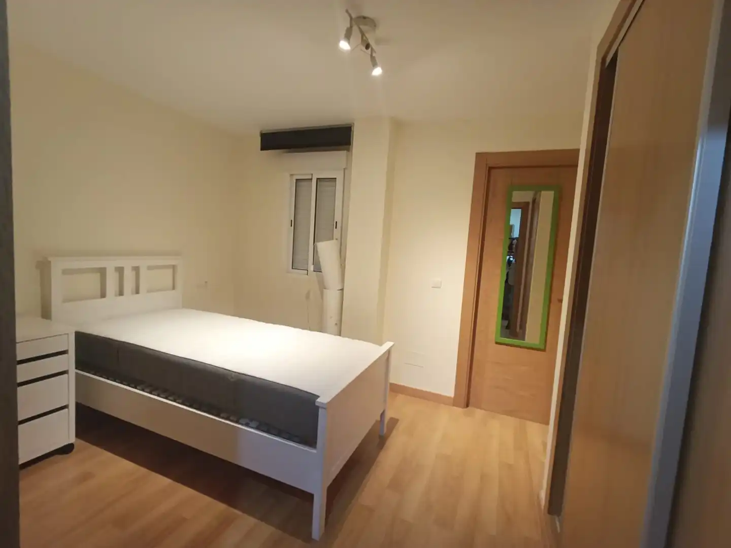 Habitación de Apartamento de alquiler en Málaga con Aire acondicionado y Amueblado