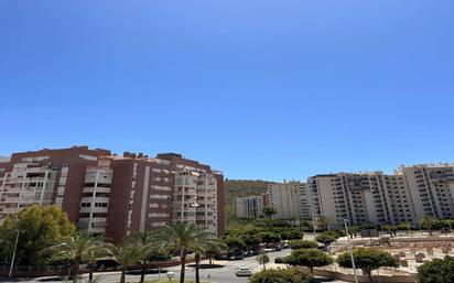 Vista exterior de Apartament en venda en Villajoyosa / La Vila Joiosa amb Terrassa i Piscina