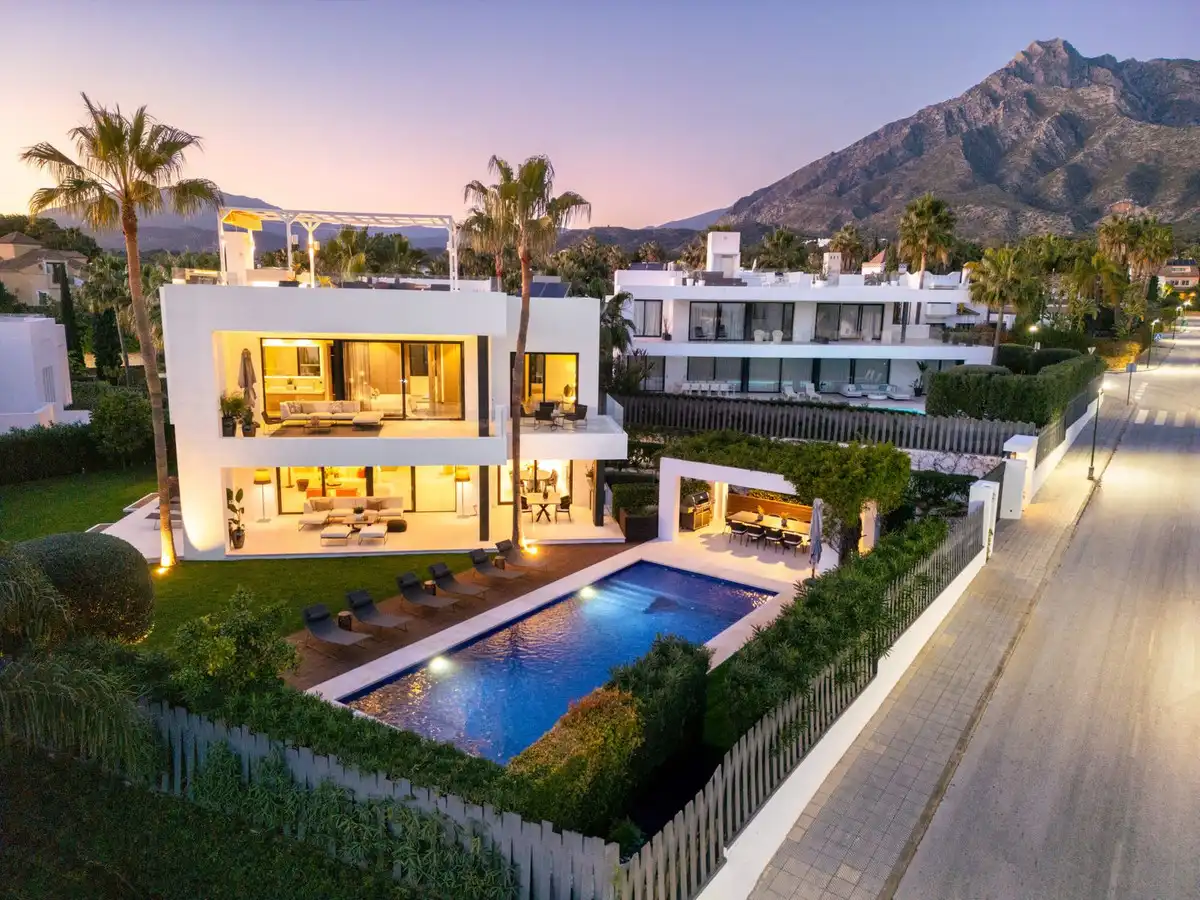 Chalet con piscina en venta en Milla de Oro, imagen 10