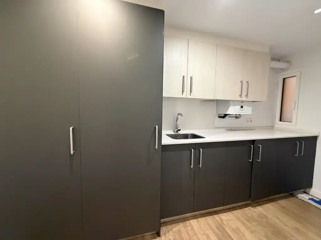 Kitchen of Flat for rent in Girona  with Air Conditioner, Heating and Oven