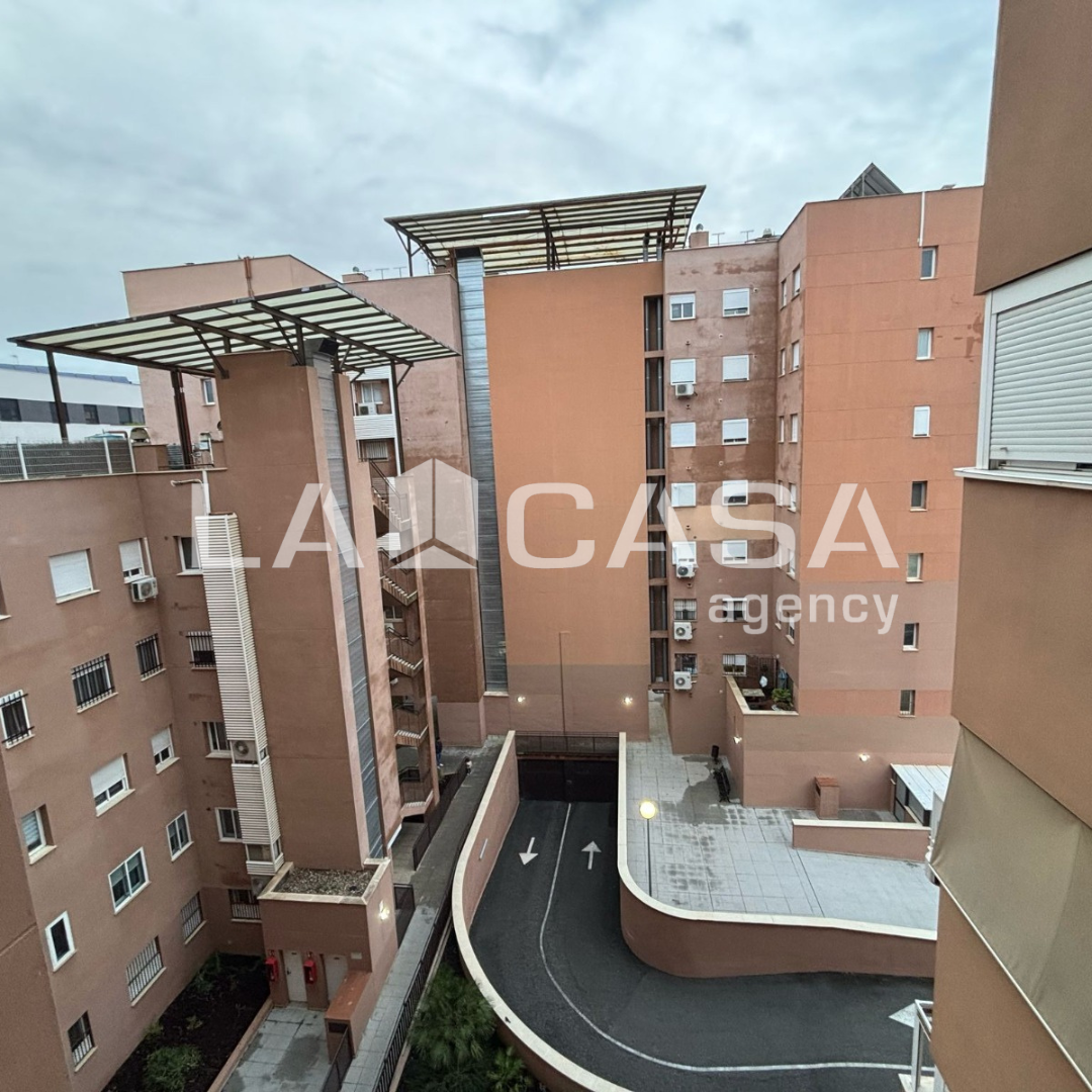 Vista exterior de Garatge en venda en  Sevilla Capital